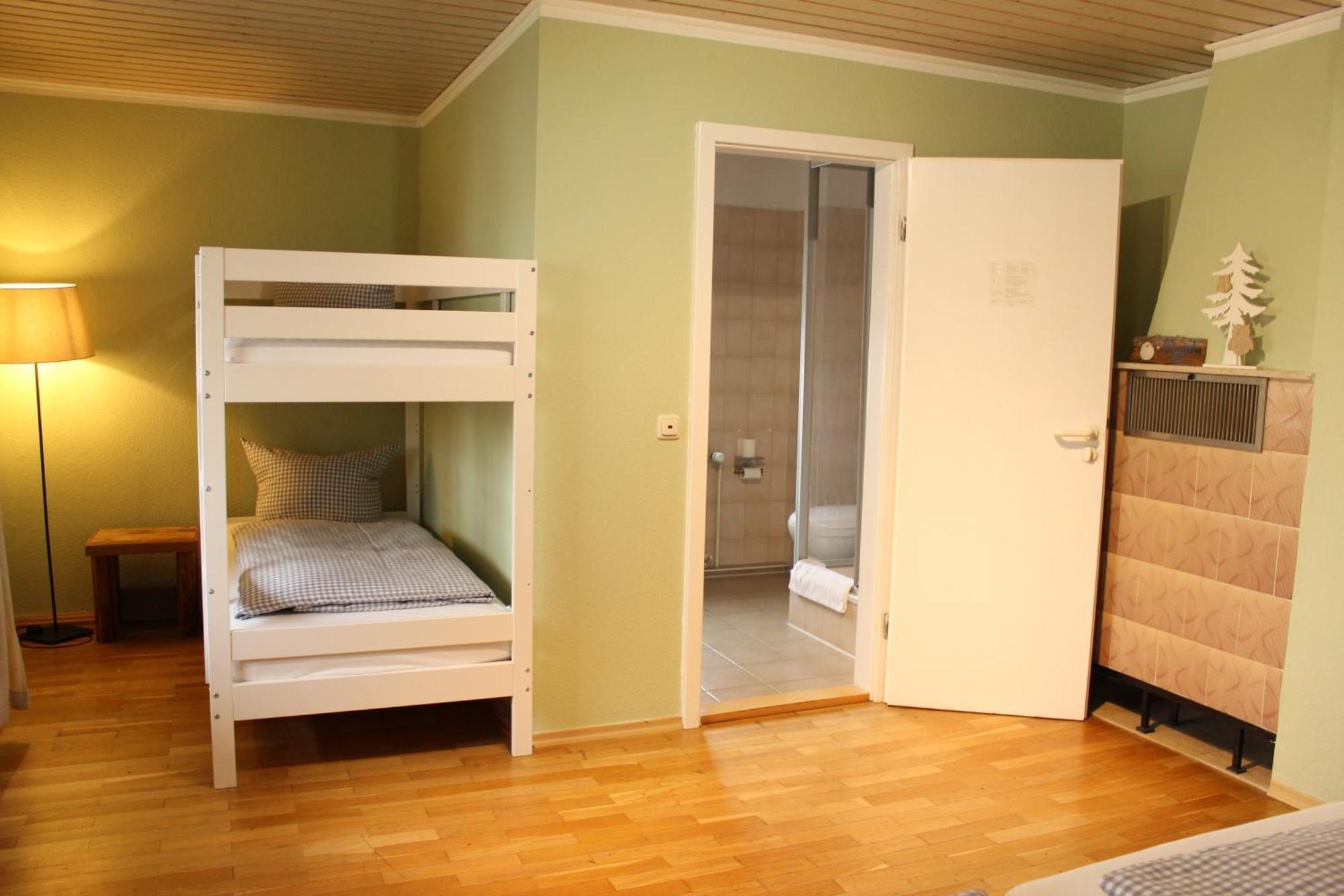 Haus Am Bach - Gemuetliche Pension Allershausen Bagian luar foto
