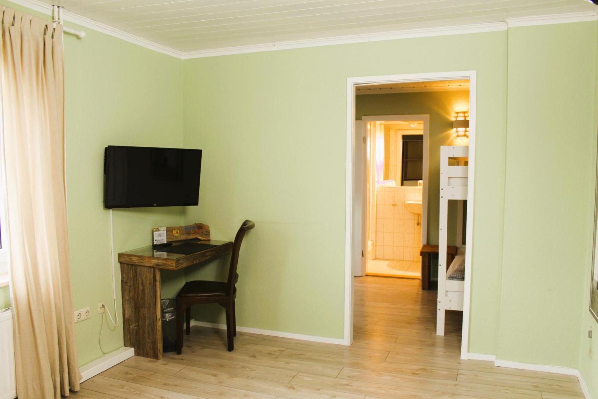 Haus Am Bach - Gemuetliche Pension Allershausen Bagian luar foto
