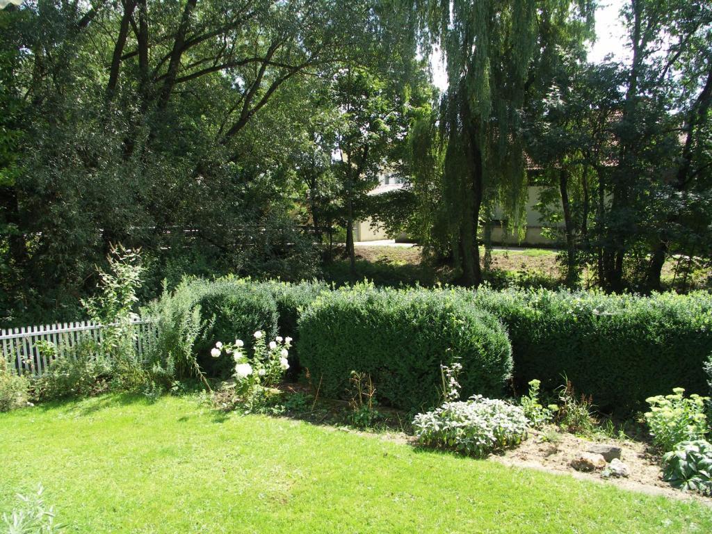 Haus Am Bach - Gemuetliche Pension Allershausen Bagian luar foto