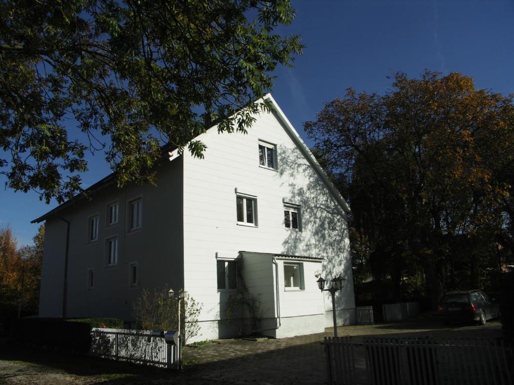 Haus Am Bach - Gemuetliche Pension Allershausen Bagian luar foto